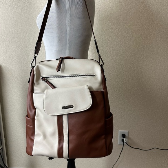 Cluci Switchable Backpack Vegan Leather Handbag Travel Brand NEW - Picture 2 of 10